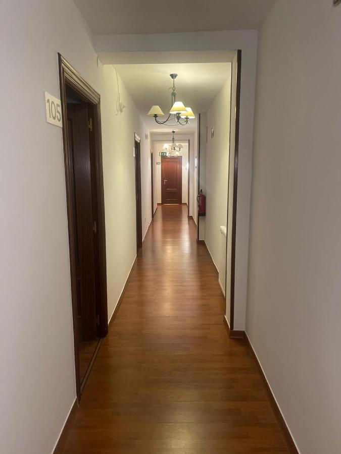 Hostal Julio Cesar La Virgen del Camino Εξωτερικό φωτογραφία